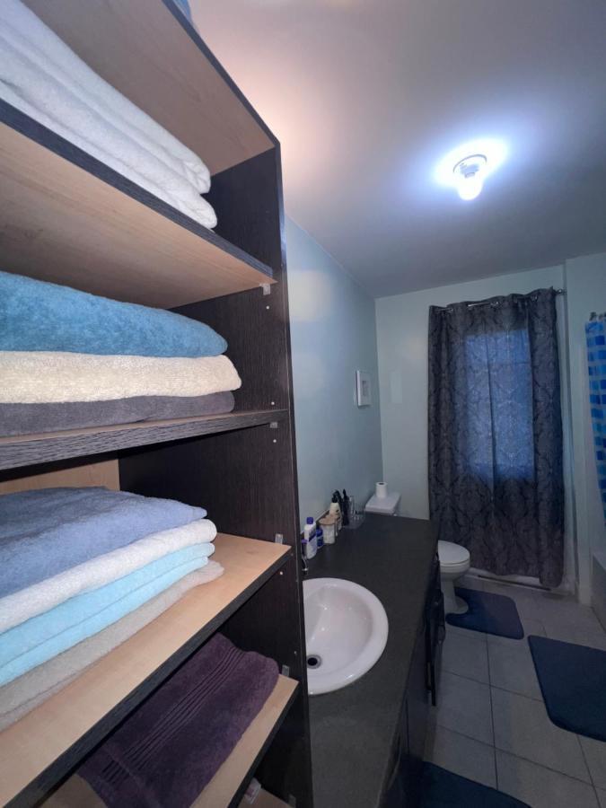 Maison Chaleureuse, Energetique Et Florale Шербрук Екстериор снимка